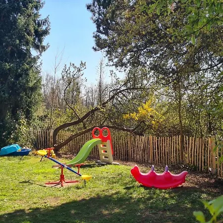 Kinder- Und Hundeparadies Mit Grossem Eingezaeunten Garten